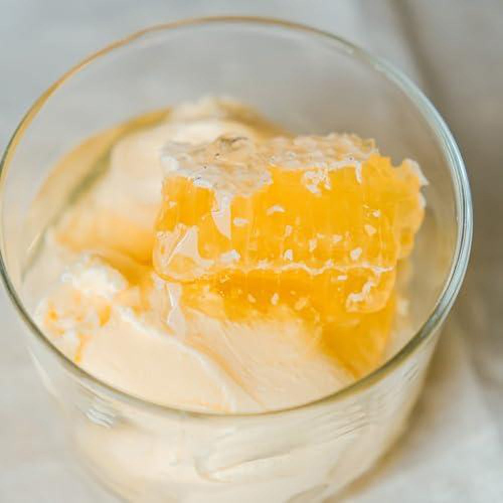 Manuka Honeycomb -&nbsp; Made in New Zealand (10.4cm x 10.4cm x 2.5cm) (340g)