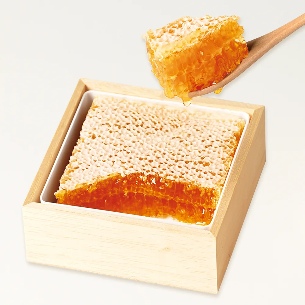 Manuka Honeycomb -&nbsp; Made in New Zealand (10.4cm x 10.4cm x 2.5cm) (340g)
