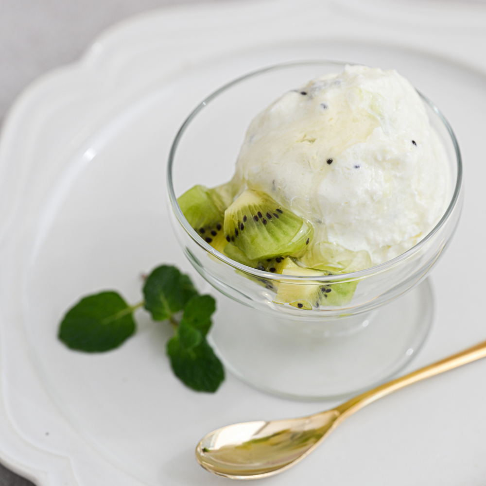 [Gift Set] Yuzu & Honey (300g) × 1 bottle, plus Acacia Honey- Made in Hungary (300g / poly) ×1 bottle