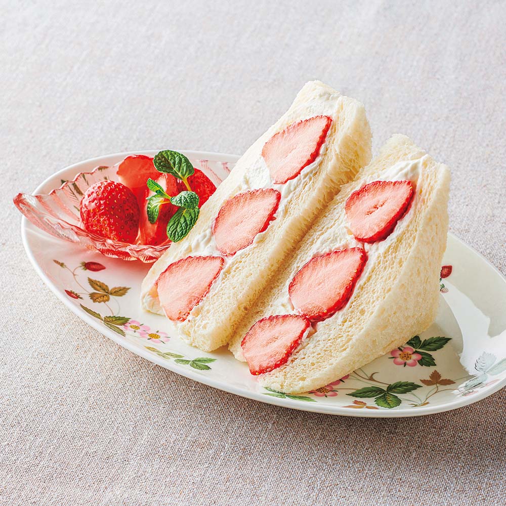 加了果汁的蜂蜜草莓水果三明治