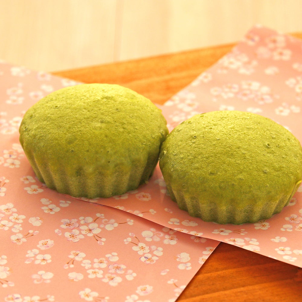 Steamed bread with green juice