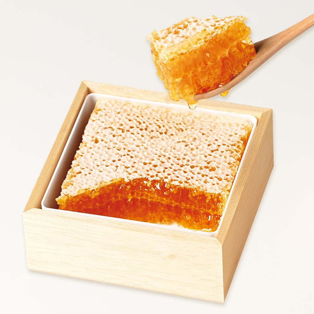 Manuka Honeycomb -  Made in New Zealand (10.4cm x 10.4cm x 2.5cm) (340g)