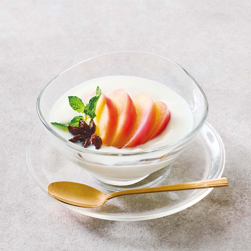 Yogurt topped with honey-boiled apples